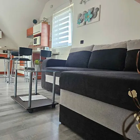 Apartman In 36227 *